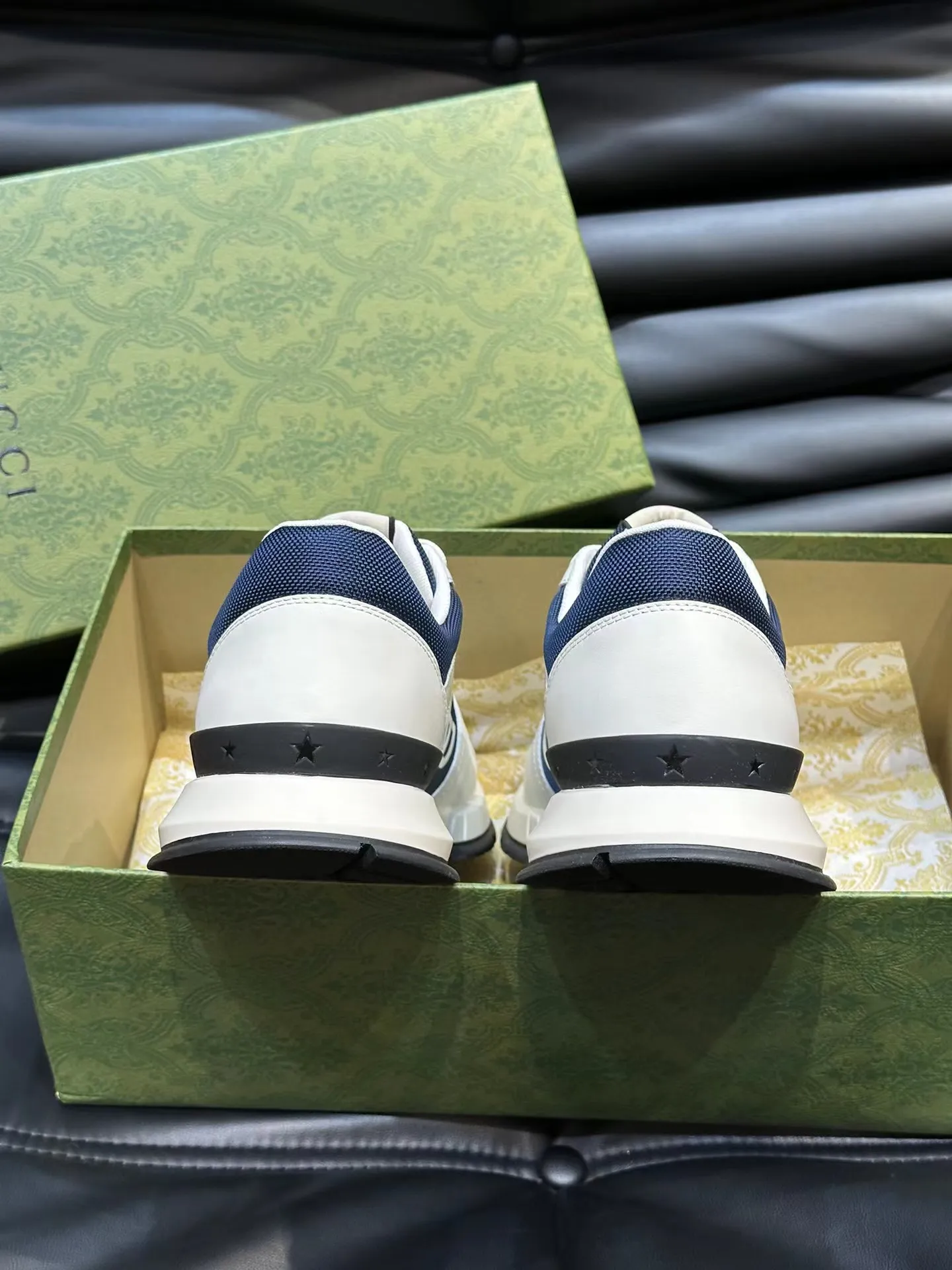 P460 new men's shoes GUCCI [Lightning] latest shoes are shipped. Original quality, fashionable, made of special materials, sheepskin lining, brand new packaging. The foot feels super comfortable and the workmanship is impeccable. Size: 38-45